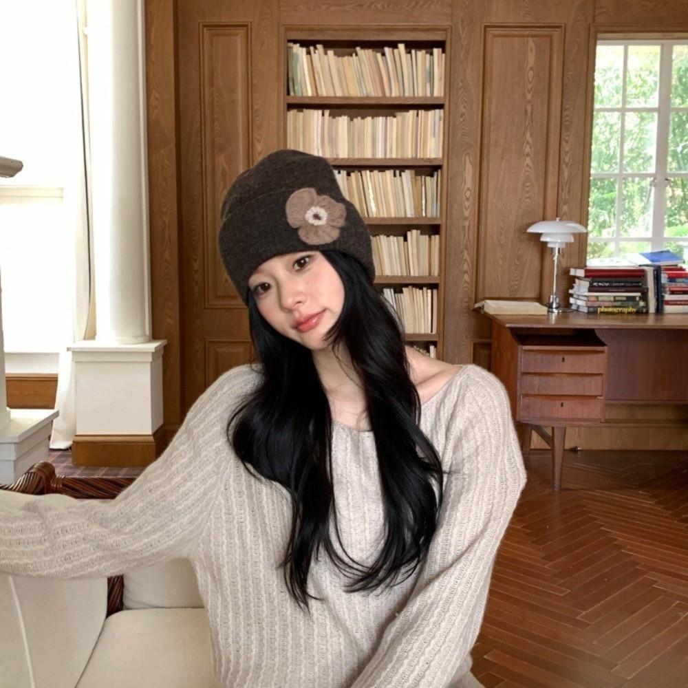 Polyester Warm Fall Winter Hat 3D Flower Handmade Beanie Floral Knitted Beanie Hat  Outdoor Wear