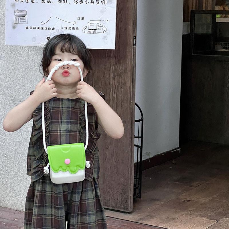 Stylish Mini Shoulder Bag For Kids With Vibrant Color Blocking And Breathable Material