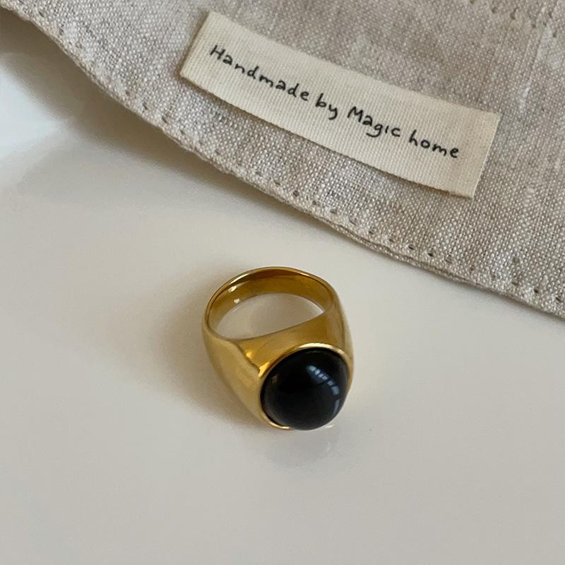 Elegant Women's Natural Stone Polished Metal Ring - Niche Fashion Design