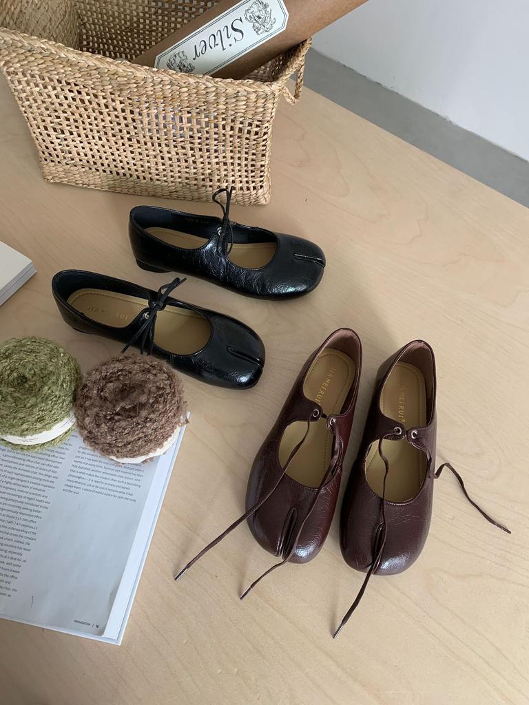 Niche Flat-heeled Pig's Foot Shoes Women's Shoes 2025 New Autumn Horseshoe Pig's Foot Shoes One Pedal Doudou Single Shoes