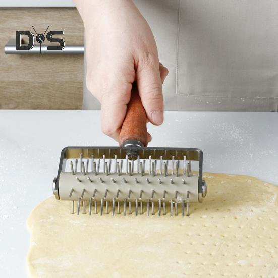 Non Stick Pizza Needle Roller Labor Saving Wood Tasty Bread Pastry Hole Puncher