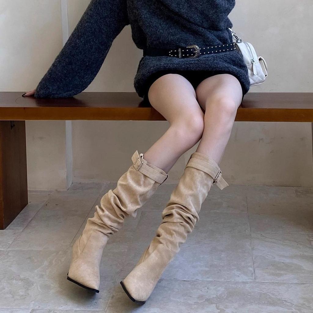 College-Stiefel gestapelt lange Stiefel erhöht Jahre dünne Absätze retro spitz dünne Gürtelschnalle