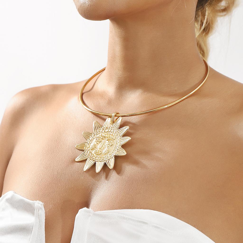 Women European New Hot Sale Sunflower Pendant Necklace Trendy Exaggerated Personality Metal Texture Necklace Jewelry
