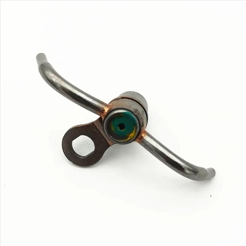 High Precisely Fuel Injection Nozzle For 3.2L 3.6L Engines Metal Piston Oil Nozzle Part Numbers 12610143 12640455