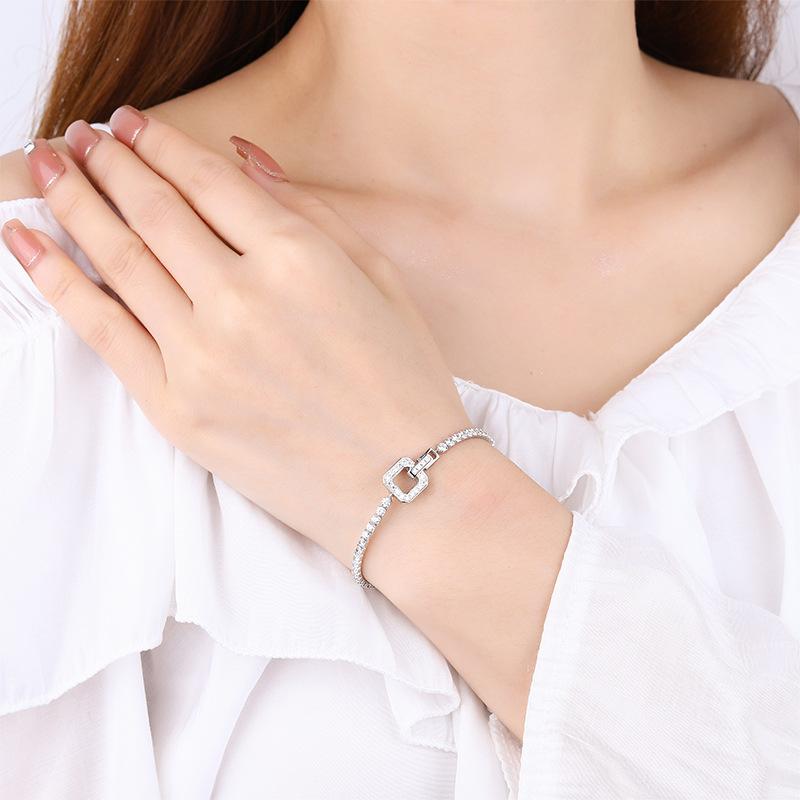 Damen-Armband aus 925er-Sterlingsilber, leichtes Luxus-Temperament, neues, heiß verkauftes Moissanit-Armband mit quadratischer Schnalle