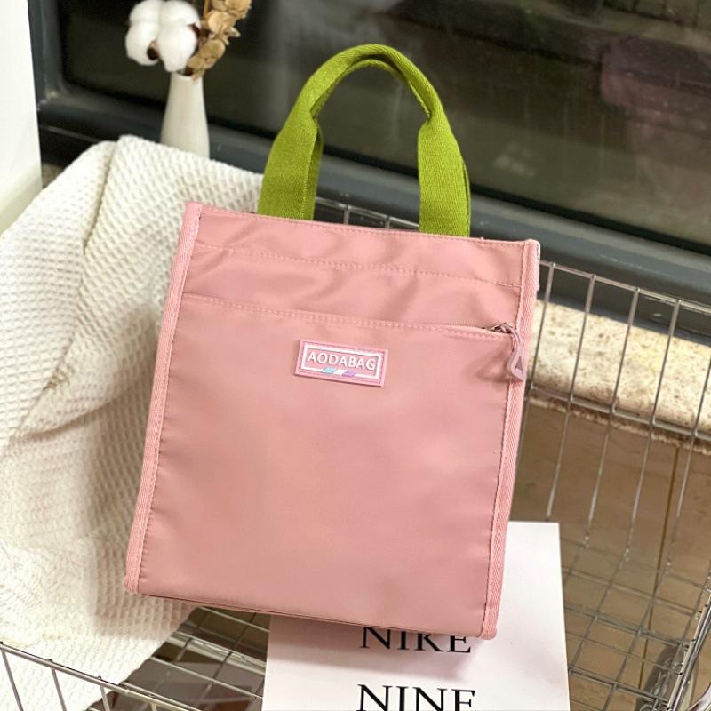 

The new Mori series contrasting color portable lunch box, students carry a bento make-up bag at work, and file carry a mommy tote bag.
