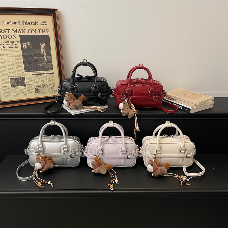 Fashionable Compact Square Handbag for Women Simple Shoulder Bag Crossbody Ideal for Commuting And Casual Use