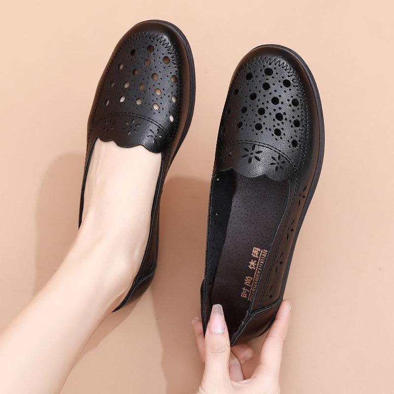 Sandals summer breathable fashion hollow leather shoes non-slip in the flat bottom in the elderly women's shoes hole shoes