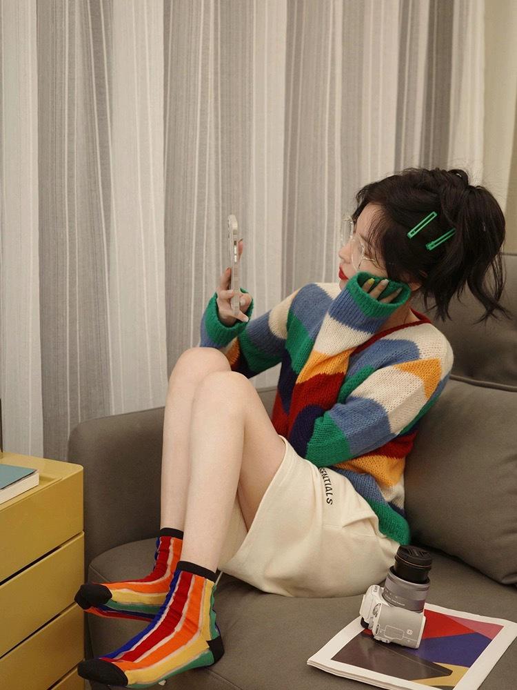 

Женский вязаный кардиган с цветными блоками и радужной полоской – Шикарное нишевое пальто-свитер для начала осени/зимы S