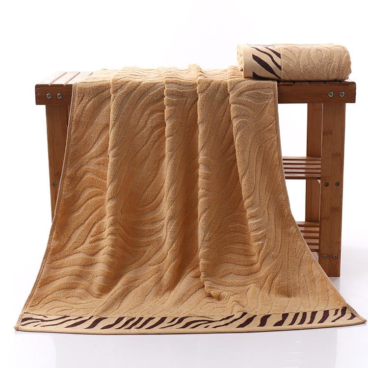 Highly Absorbent Tiger-Print Jacquard Bath Towel