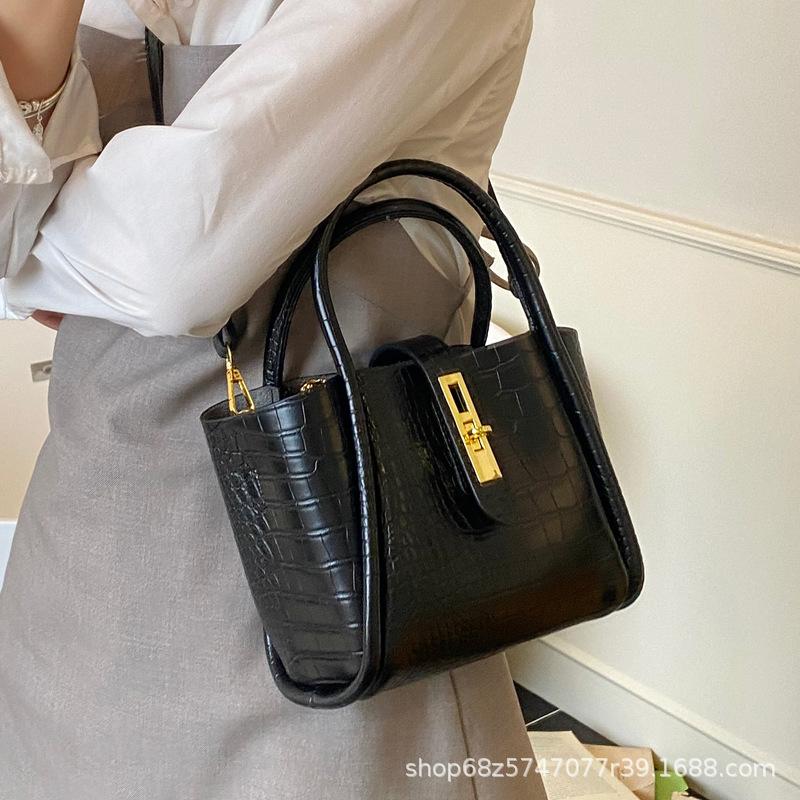 Crocodile pattern mother and child personalized commuter portable bucket bag 2025 new fashion casual simple shoulder bag crossbody women's bag