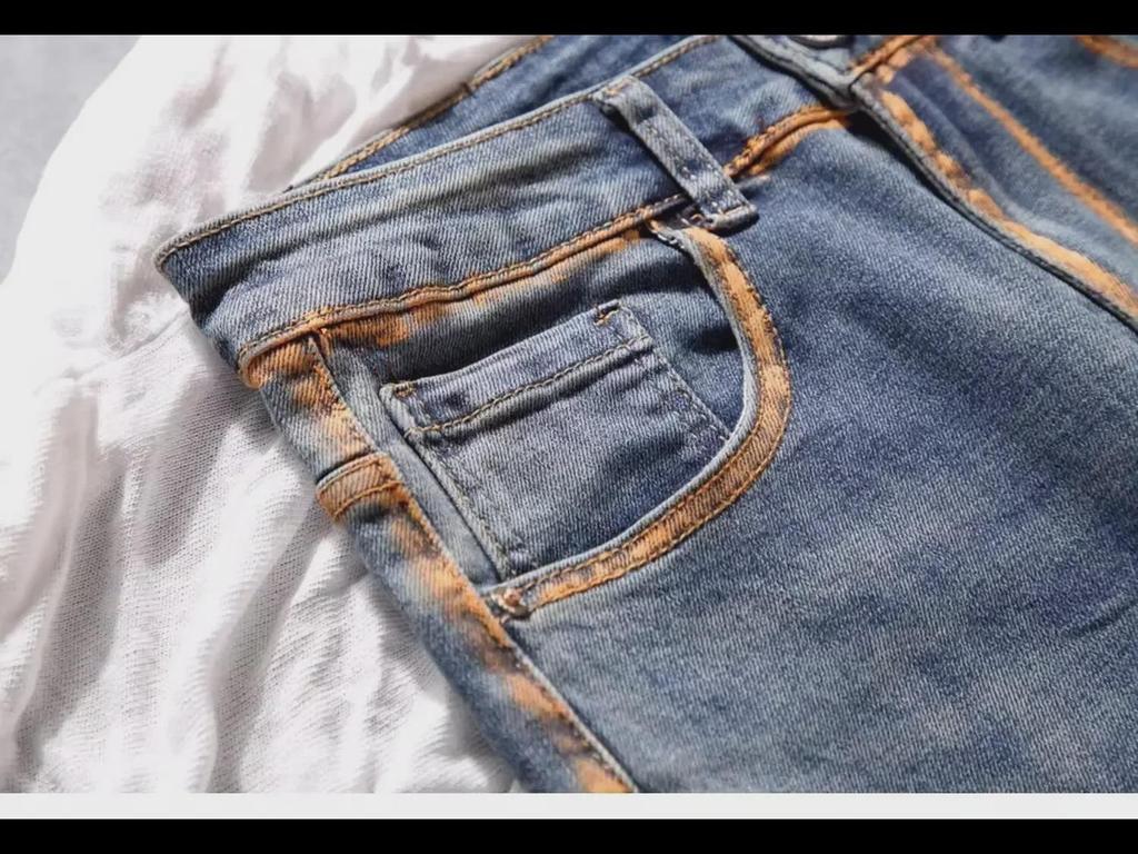 Leichte Luxus-Slim-Fit-Jeans im koreanischen Stil für Herren mit Farbdruck – trendige Freizeithose mit dünnem Design.
