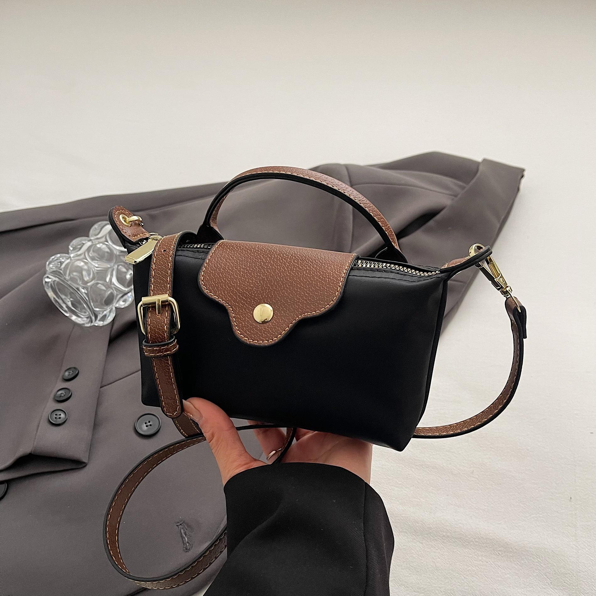 

New high-end niche design retro casual shoulder bag trendy fashion messenger bag чорний