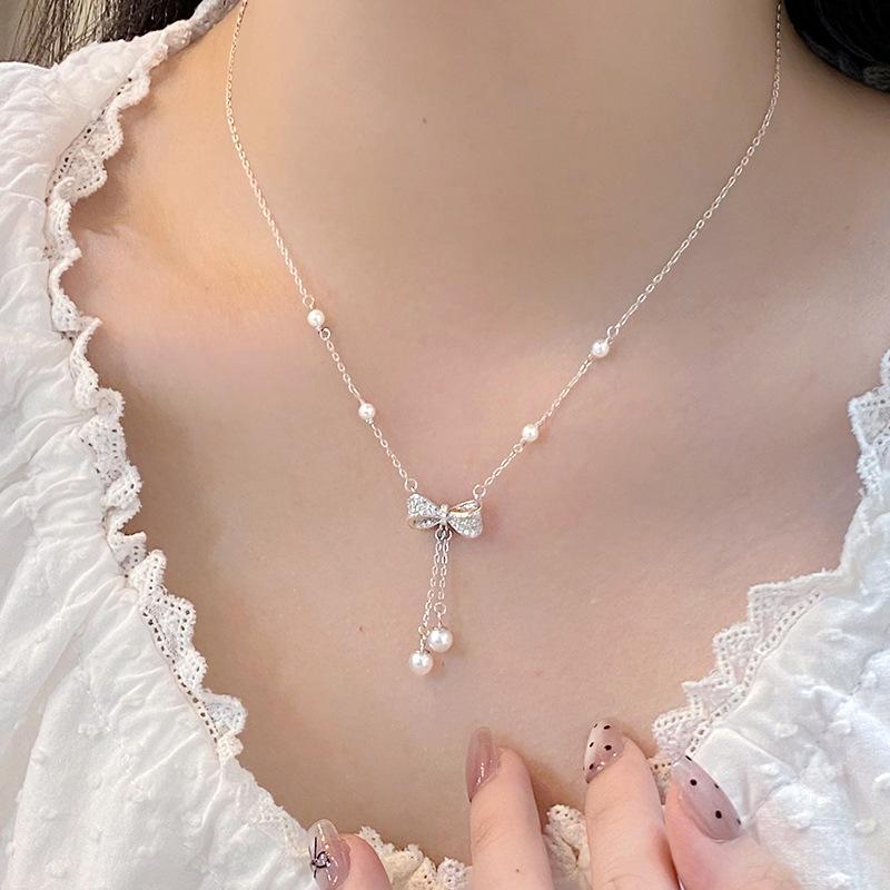 Collier de perles de luxe léger avec nœud papillon pour la conception des minorités féminines, chaîne de clavicule élégante et élégante