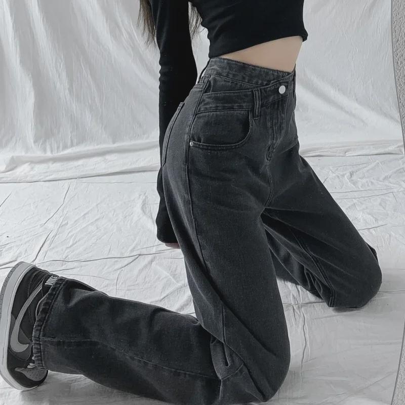 Women's High-Waist Wide-Leg Jeans: Floor-Length, Sleek Drape, Perfect for Spring/Summer.