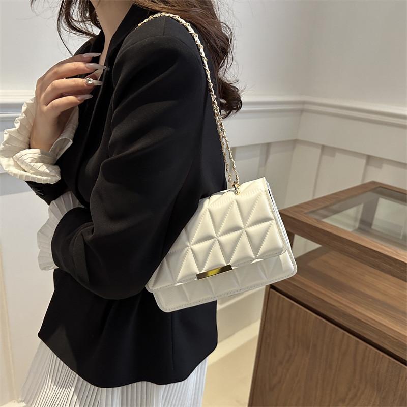 Trendy Fashionable Chain Crossbody Bag Stylish Small Square Handbag For Women