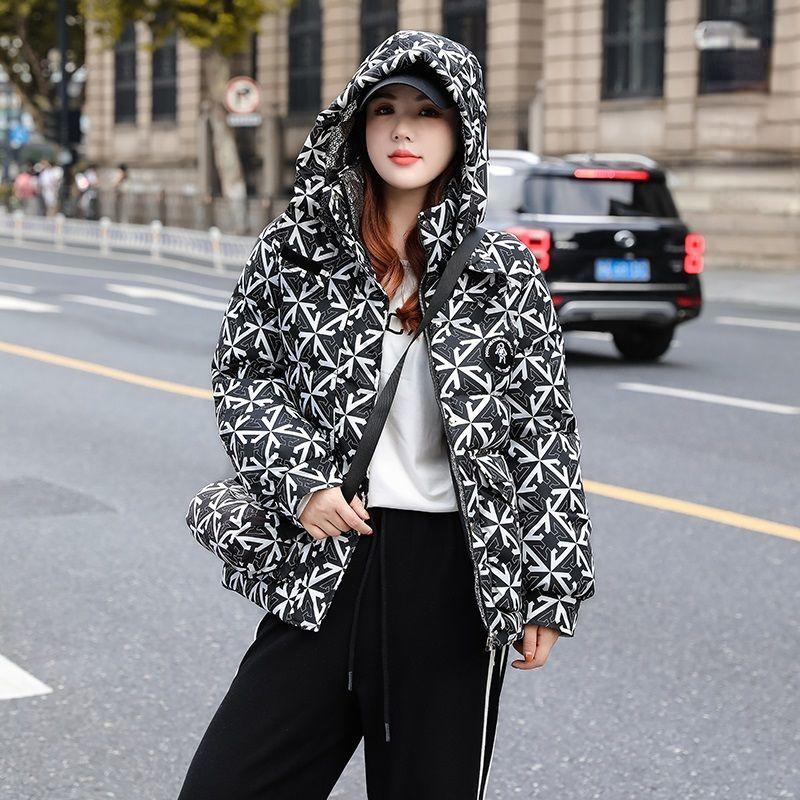 Palton scurt de iarnă la modă în stil coreean cu imprimeu și glugă pentru femei