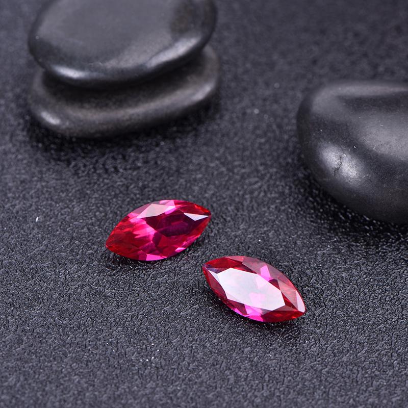 Kreativní kulatý korundový holub Krvavě červený korund umělý drahokam