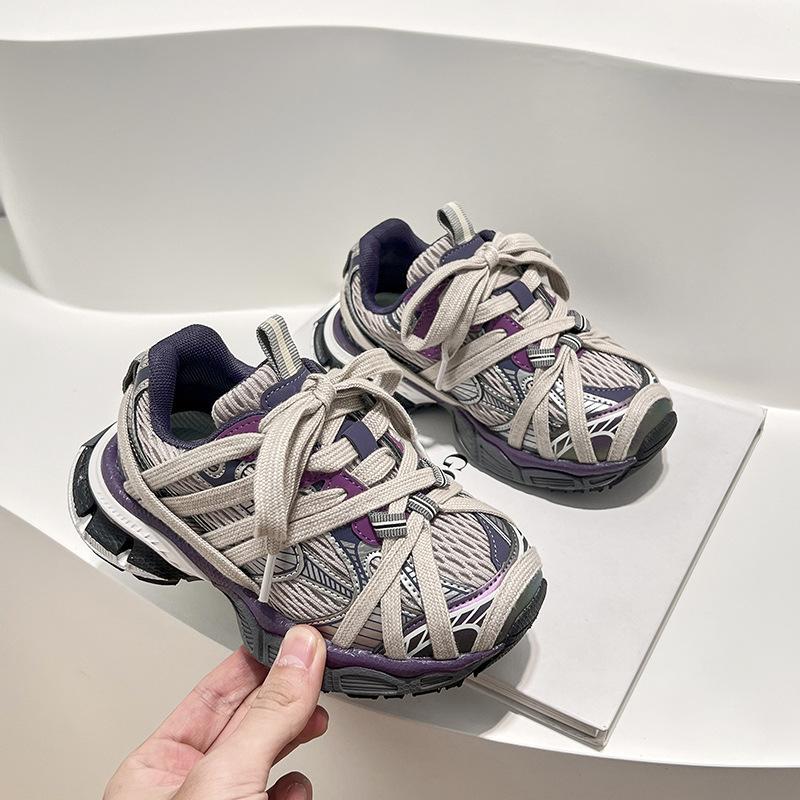 

Детский модный бренд classmates 2025 осень и зима новая модель кроссовок на ремешке с Человеком-пауком для мальчиков и девочек, вельветовые спортивные кроссовки для родителей и детей 24 yards inner length 16cm