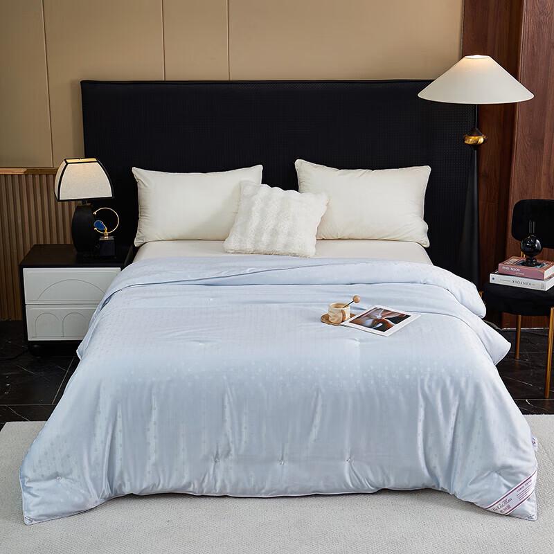 BGM Verona Silver Jacquard Mulberry Silk Duvet