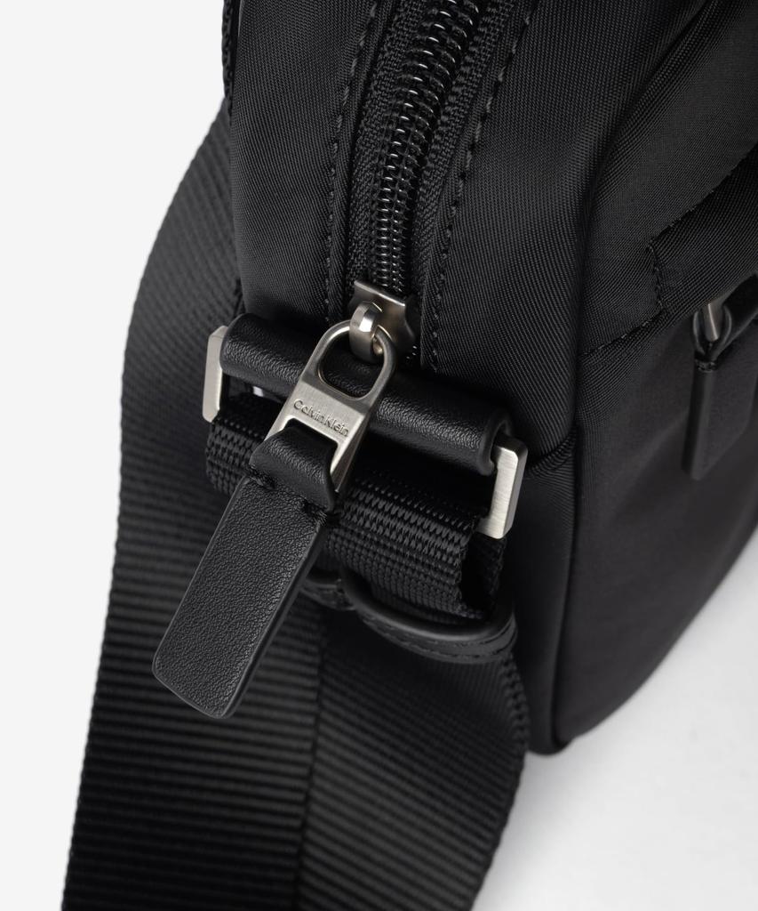 Shoulder Bag LV04D3180G SLEEK REPORTER [Calvin Klein] Men's BLACK/Black [Used]