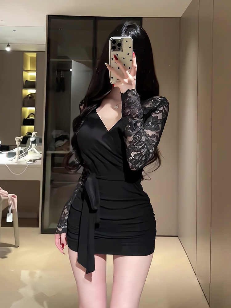

Black temperament V-neck long-sleeved inner dress women s clothing Spring and Autumn Spice Girls slim and thin lace hip-wrapped short skirt S чёрный