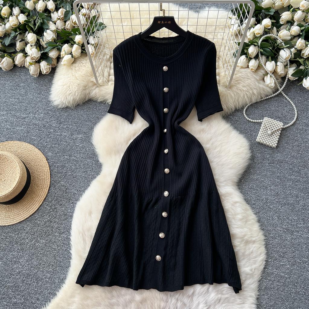 Xiaoxiangfeng foreign style fashionable round neck short-sleeved metal buckle waist knitted dress women's summer thin sweater long dress