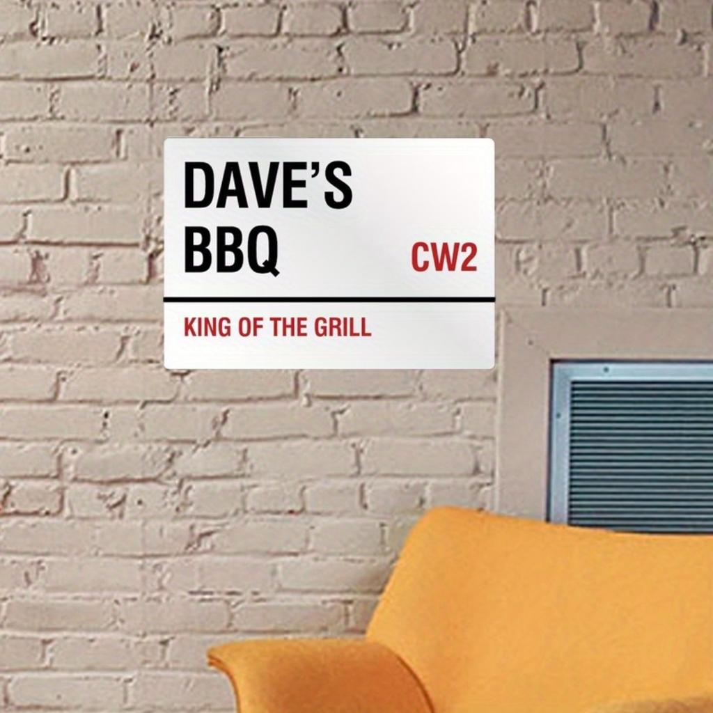 Customized BBQ Sign King of The Grill Street Style Tin Sign Metal Plaque for Bar Outdoor Kitchen Wall Decor Father Day Birthday Gift
