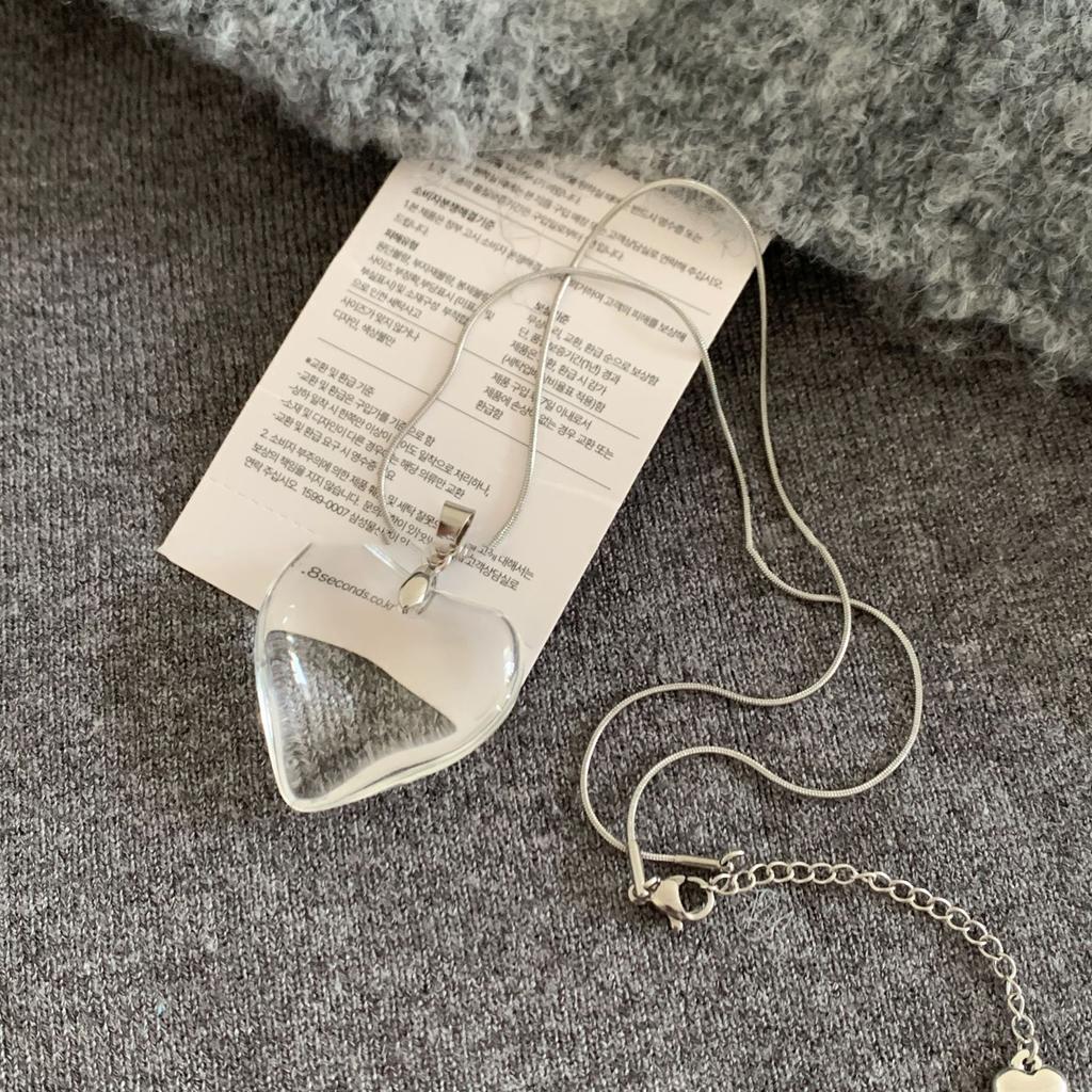 Halsband med hänge i titanstål och harts, kärlek, ins, enkel nyckelbenskedja, nisch, temperament, mångsidiga smycken, kvinnor