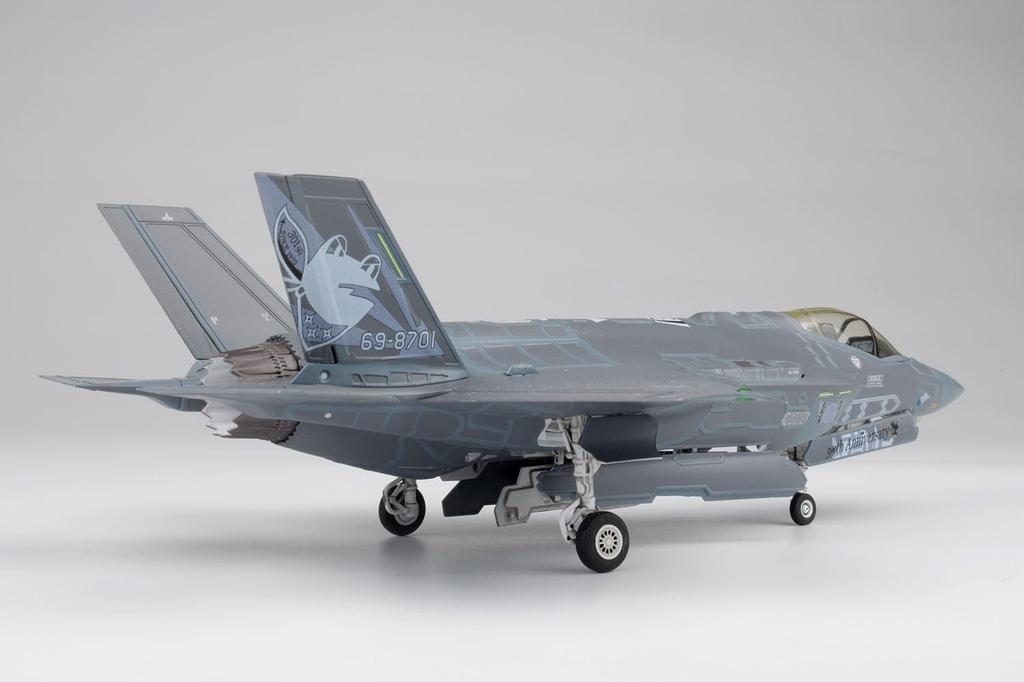 PLATZ 1/72 Scale Air Self-Defense Force F-35A Lightning II 301st Squadron 50th Anniversary Special Paint Plastic Model TPA-51 (Airplane)