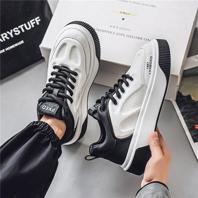 Version coréenne de chaussures de ville tendance chaussures pour hommes printemps et automne chaussures décontractées à plateforme chaussures de skateboard basses chaussures blanches chaussures de sport étudiantes hommes