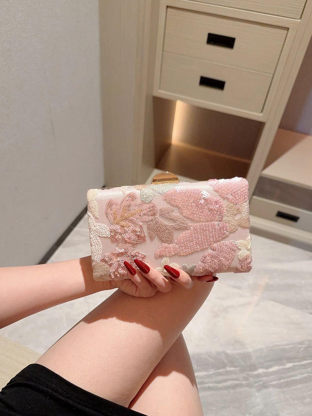 

Cross-Border Sequin Embroidery Flower Chain Clutch Bag Chain Bag Spring and Summer Fashion Trendy Women s Bag Crossbody Bag (20cm Max Length 30cm)