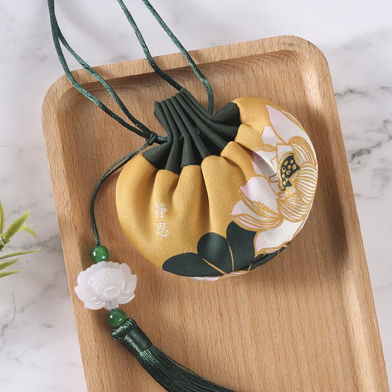 Sachet Lotus avec sachet cadeau à main, pendentif de voiture, sachet à franges