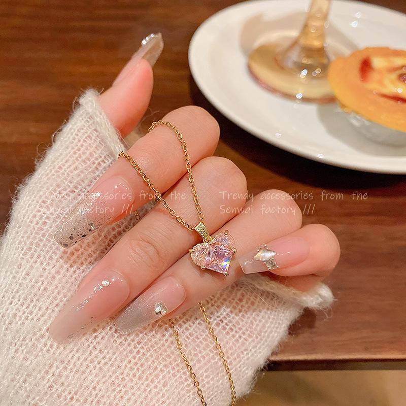 Розовый циркон Любовь Ожерелье Женское Сладкое Крутое Универсальное Титановая сталь Ключица Цепочка 2025 Аксессуары