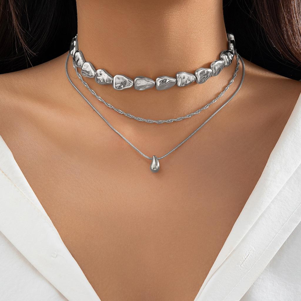 Punk Trumpet Teardrop Comma Pendant Necklace, Personalized Baroque Water Drop Glossy Snake Bone Necklace