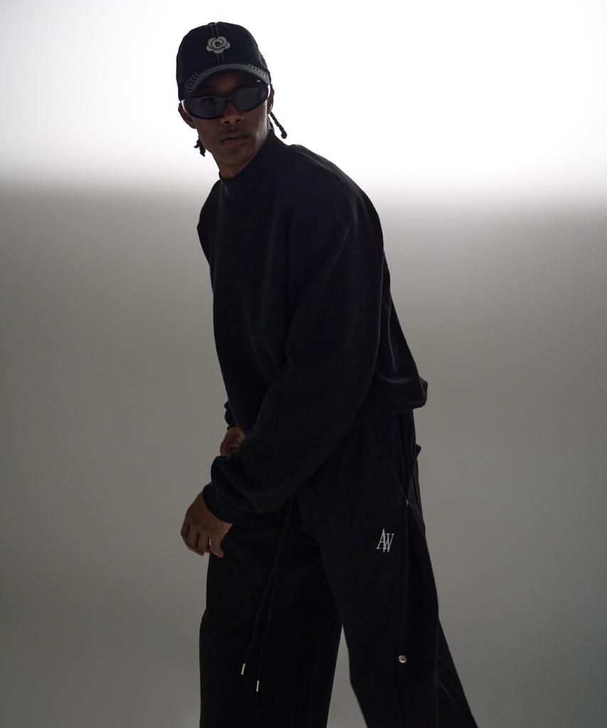 ATTENTIONROW Flower Logo Embroidered Stitch Ball Cap (Black)
