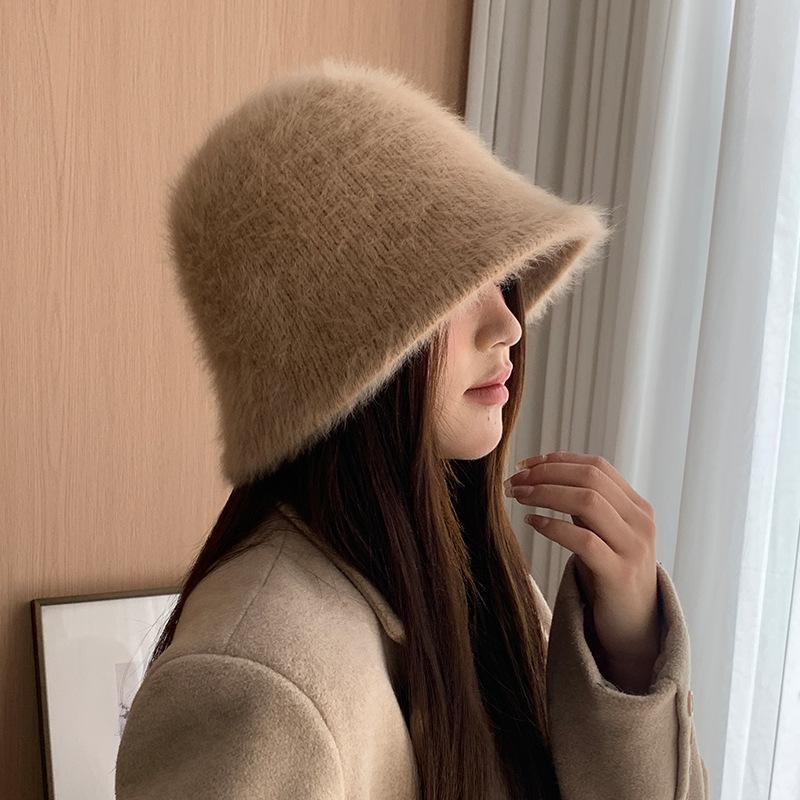 A Warm and Faceless Korean Version of A Versatile Basin Hat with A Faux Rabbit Fur Bucket Hat