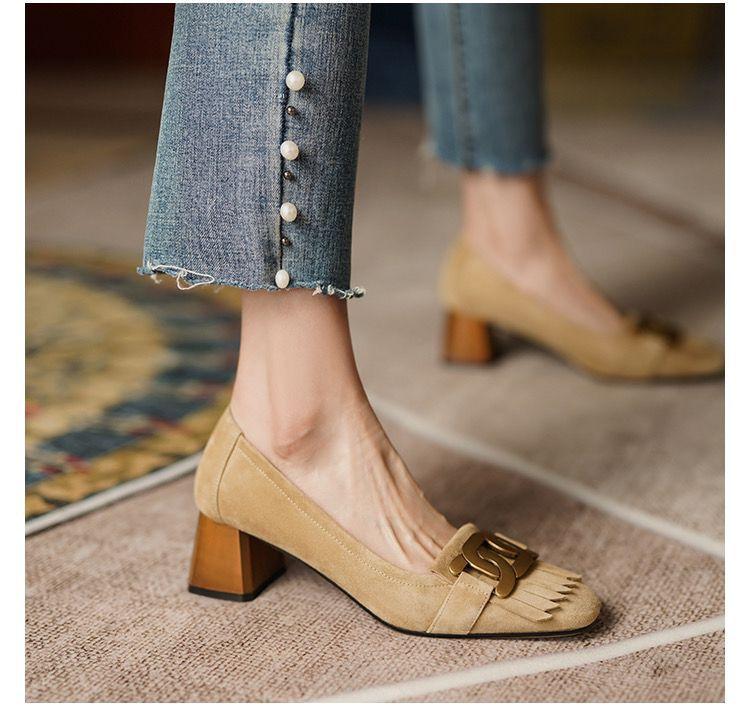 

Французская металлическая пряжка, бахрома, толстый каблук, туфли-лодочки, универсальная мягкая подошва, средний каблук, женская обувь, Сяосянфэн, новая высококлассная женская обувь, темперамент 39