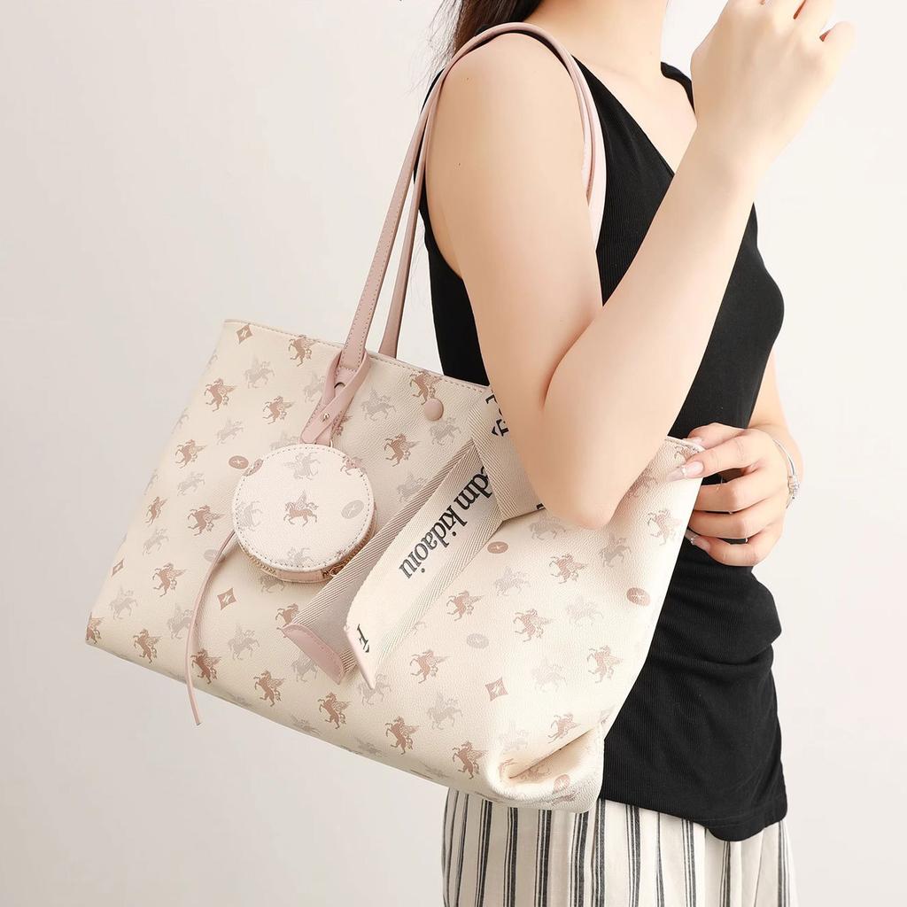 A High-end, Fashionable and Retro Tote Bag for Women's Commuting In Autumn and Winter