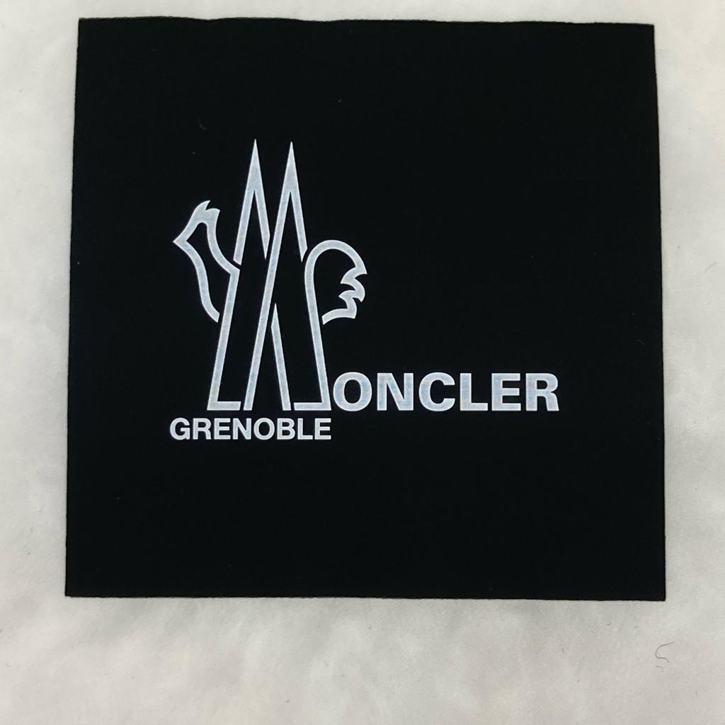 MONCLER GRENOBLE Grenoble [/Domestic regular/23 year made] PRAMINT Primaloft hooded down Jacket 2 whiteUsed