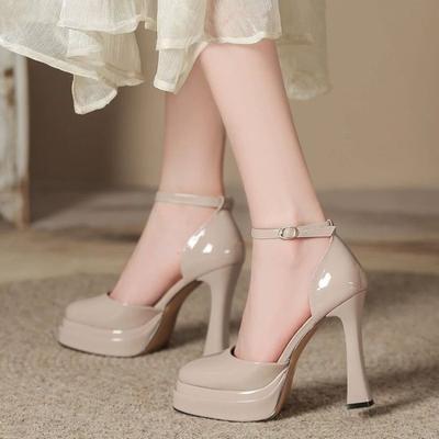 Moda Francês Sexy Salto Alto Mulheres 2025 Outono Novo Couro Envernizado Vazado Moda Sapatos Solteiros Fivela Impermeável Plataforma Salto Alto Mulheres