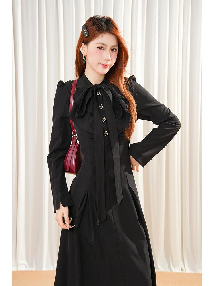 Hepburn Style Black Waist-Defining Gothic Long Dress with Peter Pan Collar