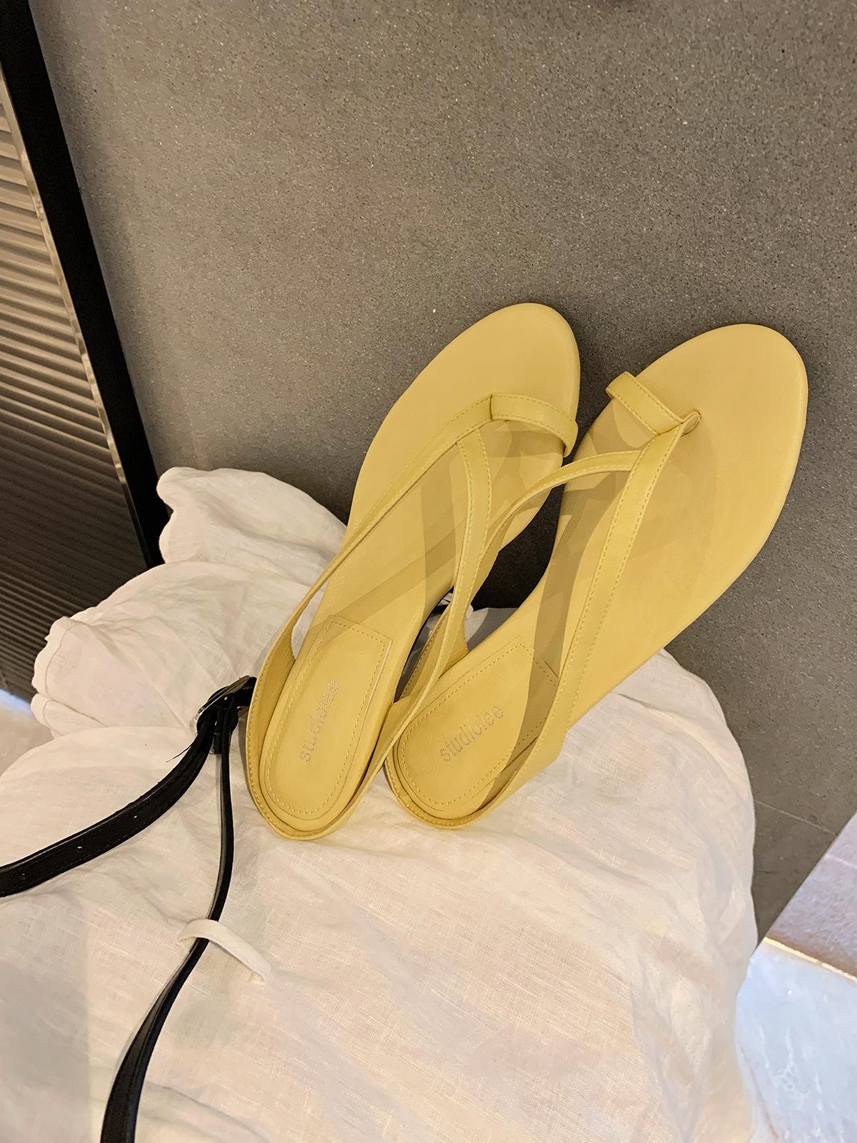 

Grape mother with the same minimalist style with pointed round head cover toe flip-flops casual beach wear cool slippers women s summer 40 жёлтый