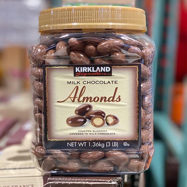 Kirkland Signature Молочный шоколад с жареным миндалем 1,36 кг