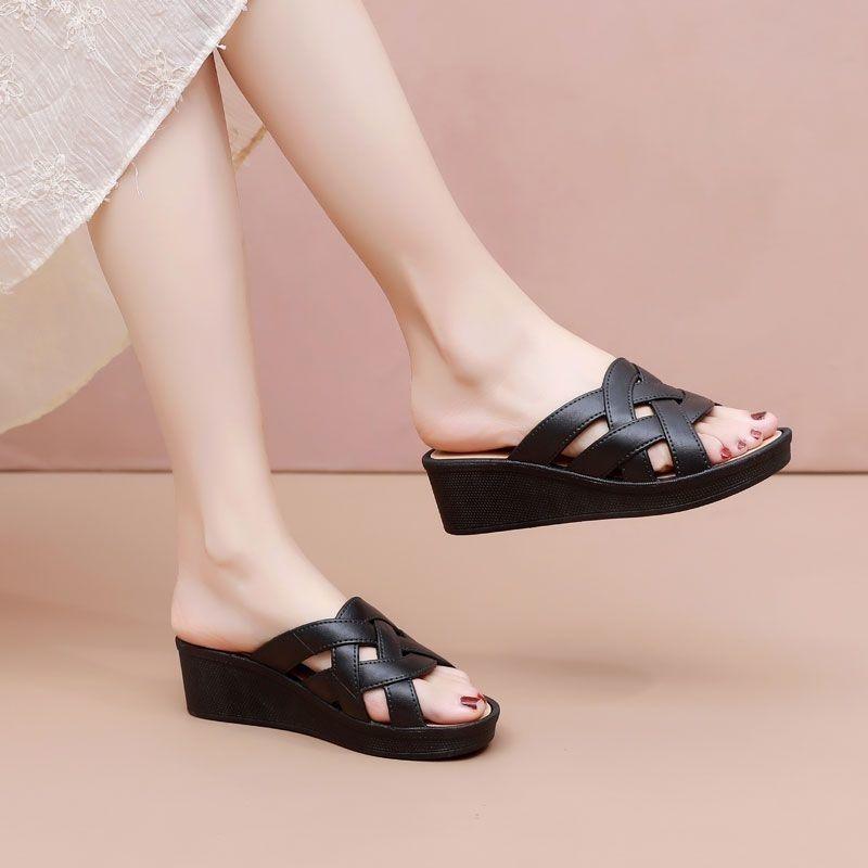 Thick Soled Slippers for Women's Summer Fashion Soft Soled Non Slip Home Slippers for Outerwear