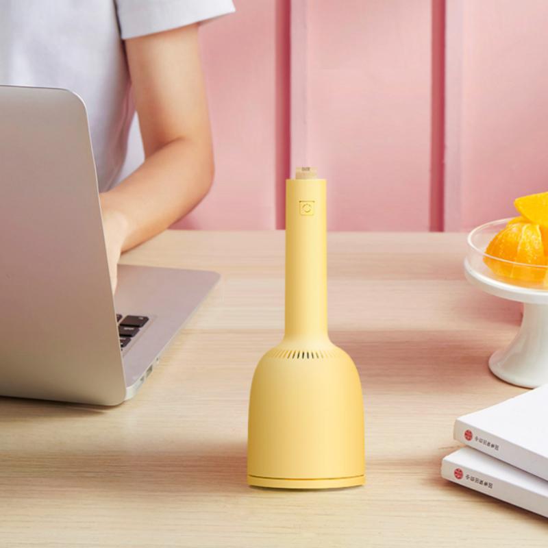 Mini aspirapolvere da tavolo 3 in 1 e levapelucchi per pulire la scrivania, i cavi delle matite e rimuovere i boli di pelo dai vestiti