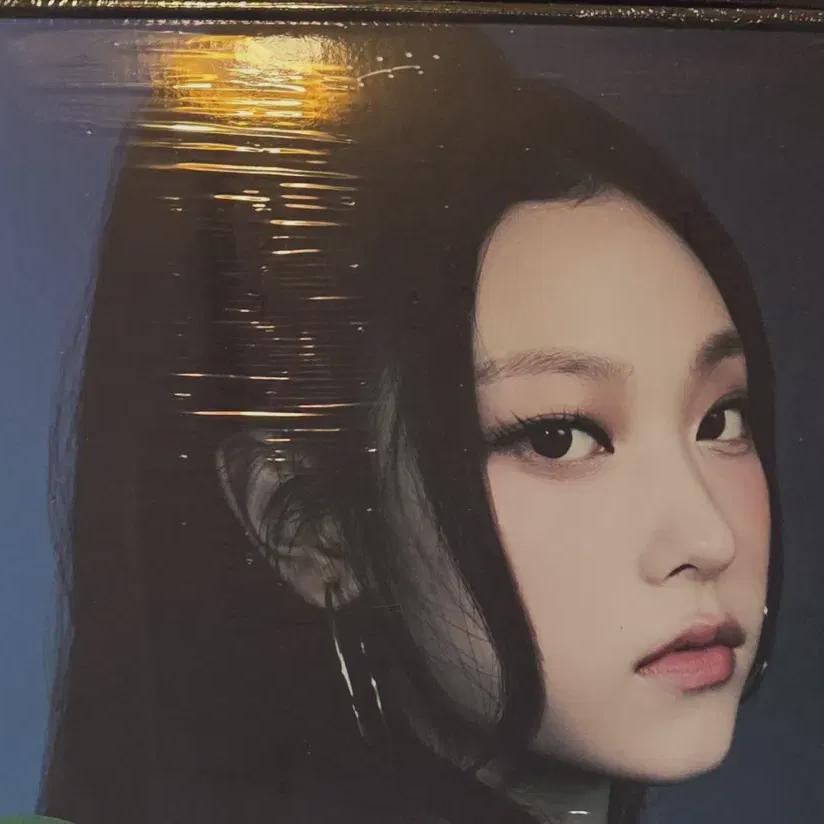 

Это совершенно новый, запечатанный альбом Newjeans House Sweet Haerin