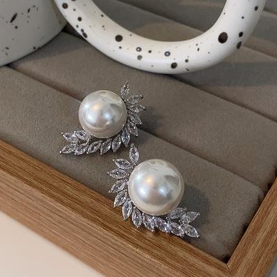 Pearl Stud Bright Diamond Feather Design Unique Exquisite High-End Party Women