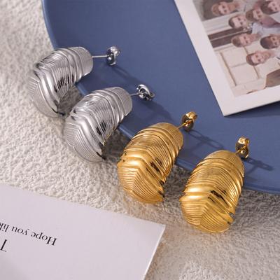 French Retro Elegant Design Earrings Feather Titanium Steel Plated 18K Gold Earrings Versatile New Jewelry