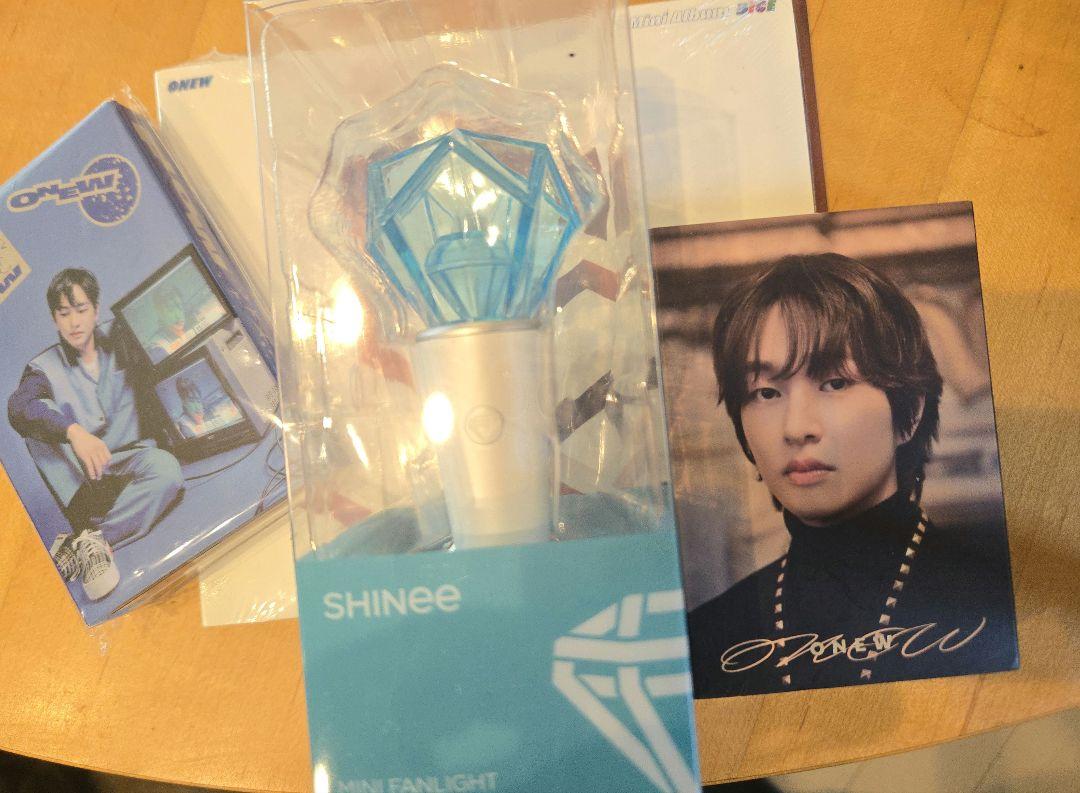 

[USED] SHINee Official Mini Light Stick + Onew 3 Album Set